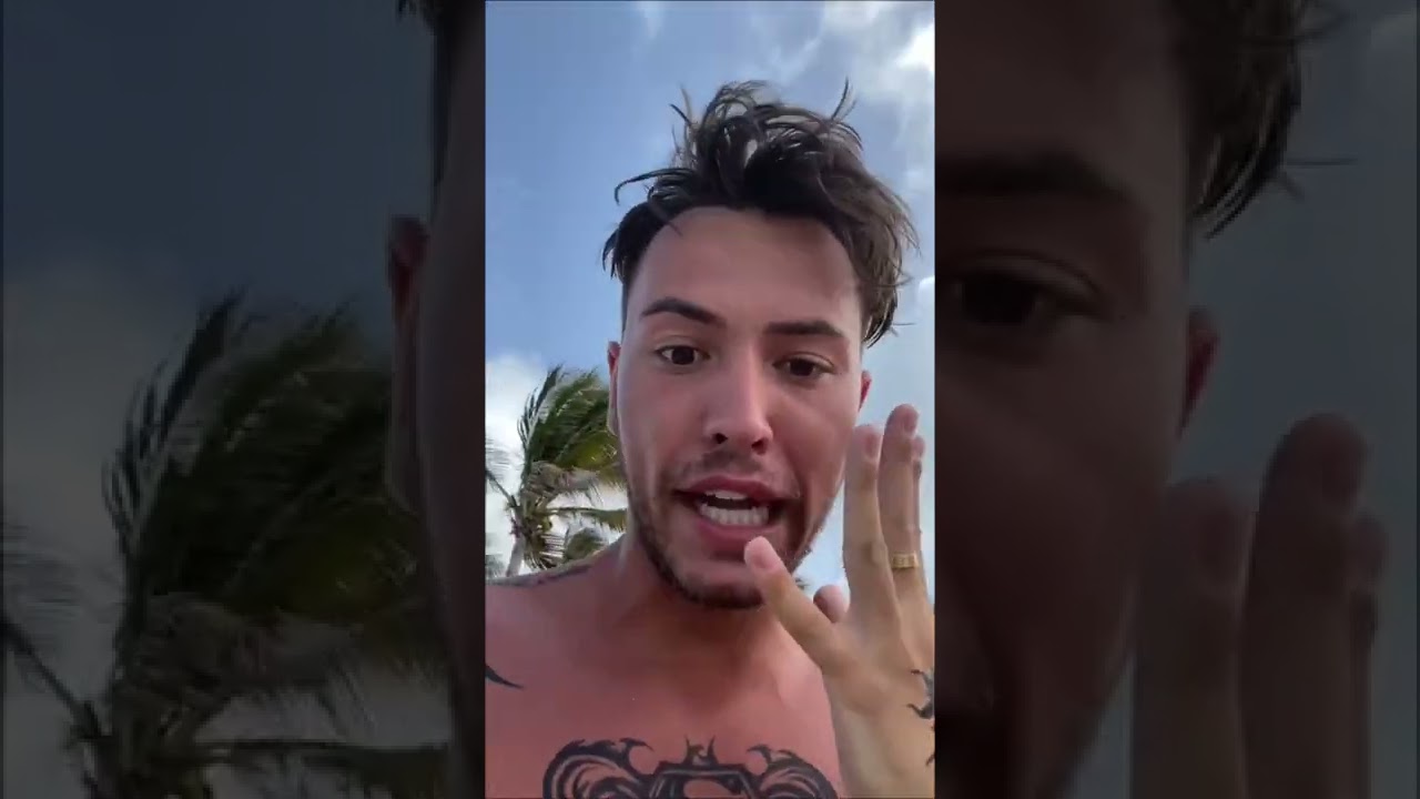 Benoit Chevalier se baigne avec des Requins 🦈😱