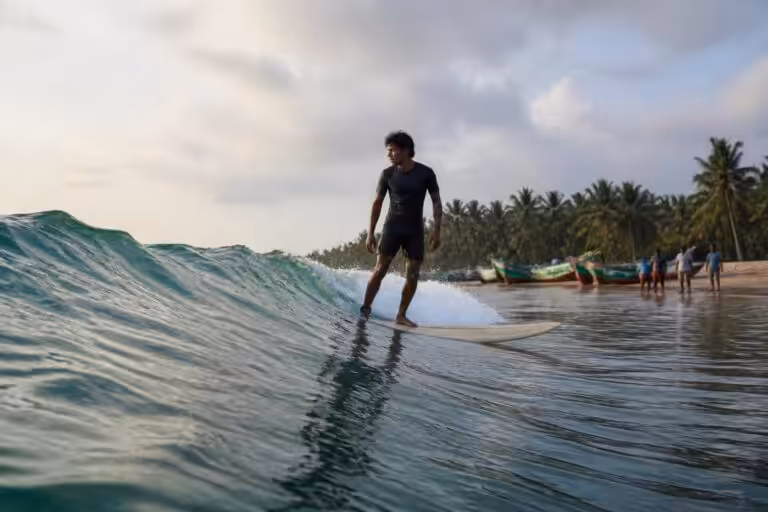 Surf au Bangladesh : des vagues modestes, des rêves immenses