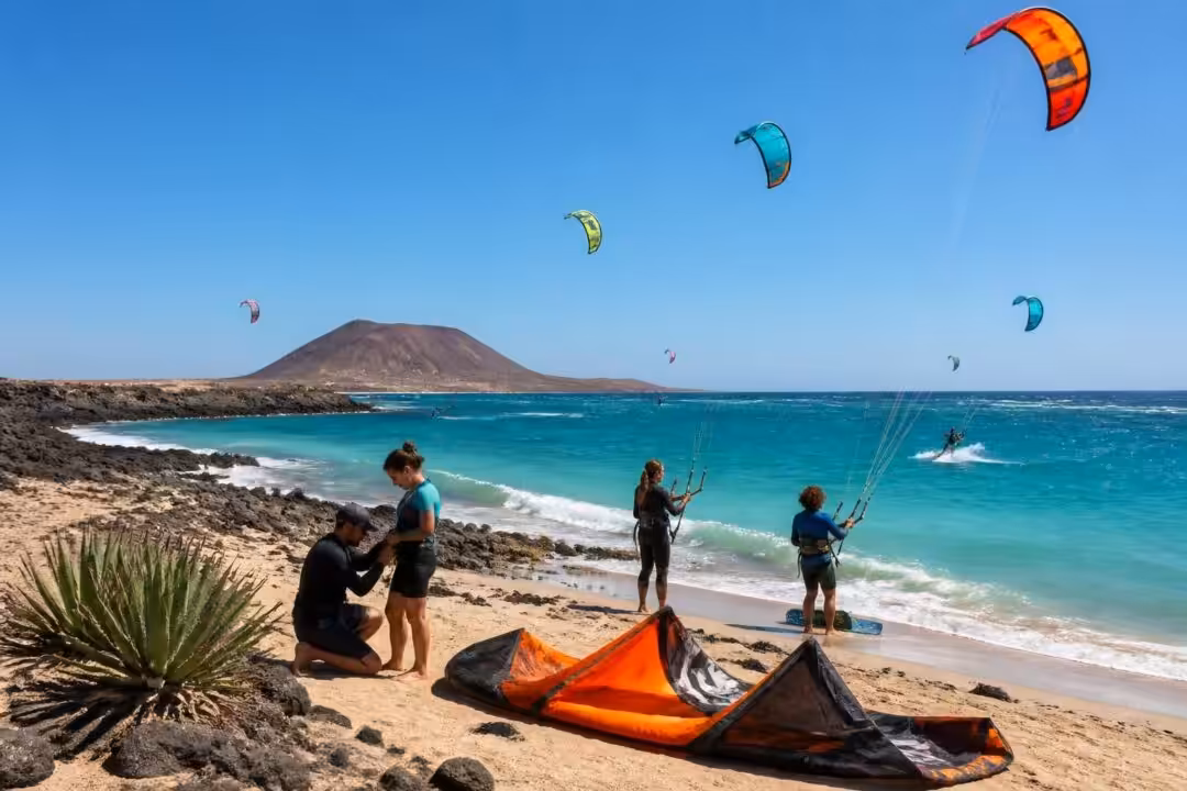 explorez les secrets du kitesurf à lanzarote avec nos cours adaptés à tous les niveaux. apprenez à dompter les vents et vivez une expérience inoubliable sur les plages paradisiaques.