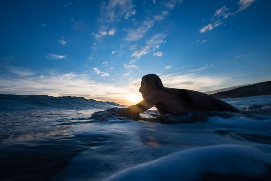 Surf, style et créativité : quand la culture de la vague inspire la mode